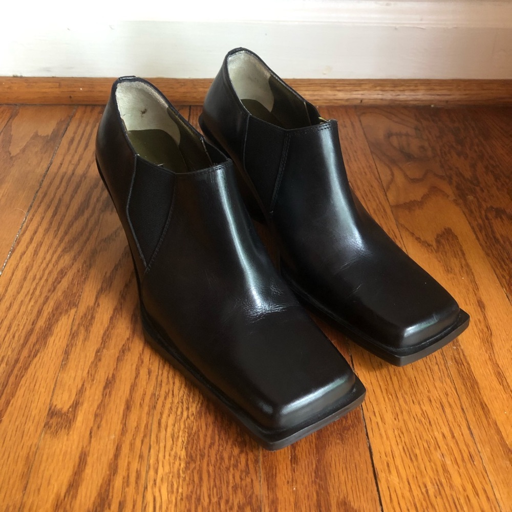 GUESS vintage square toe heels